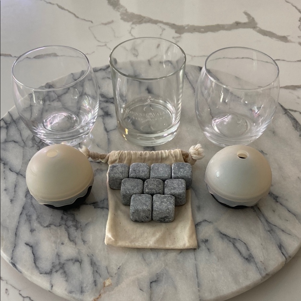Final Touch Whiskey Glass Set with Molds,  Stone Chillers / Johnnie Walker Glass